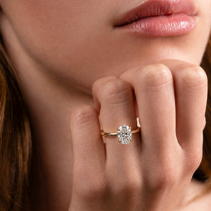 Luxury Oval Moissanite Ring (Gift Box)